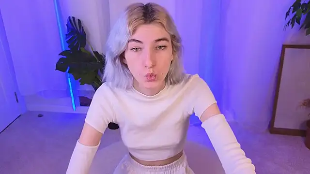 Snapshot of Mia_Cheers chatting on December 7, 2024, 1:51 pm Mia Cheers online show from December 7, 2024, 1:51 pm