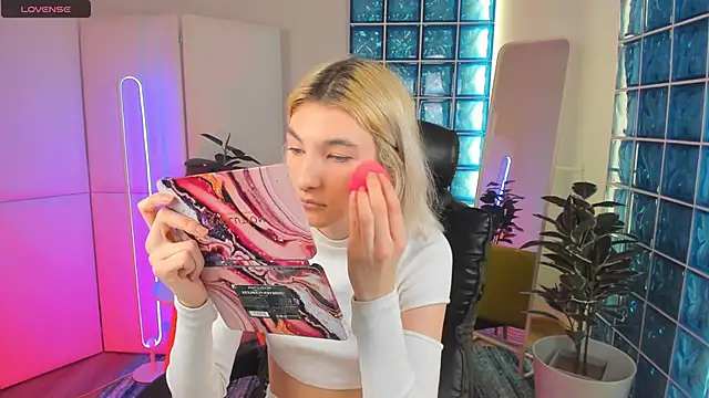 Snapshot of Mia_Cheers chatting on February 21, 2025, 1:55 pm Mia Cheers online show from February 21, 2025, 1:55 pm