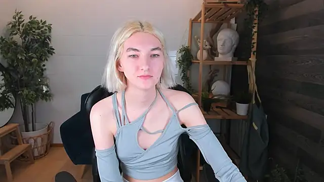 Snapshot of Mia_Cheers chatting on March 16, 2025, 1:49 pm Mia Cheers online show from March 16, 2025, 1:49 pm