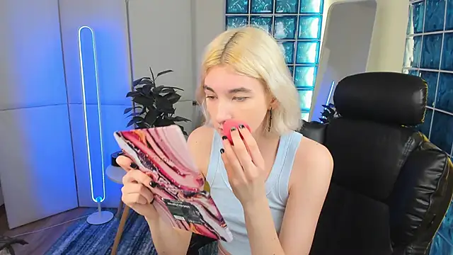 Snapshot of Mia_Cheers chatting on March 20, 2025, 1:48 pm Mia Cheers online show from March 20, 2025, 1:48 pm