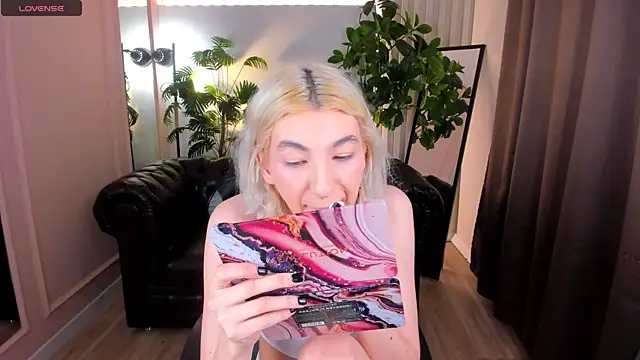 Snapshot of Mia_Cheers chatting on March 22, 2025, 9:45 am Mia Cheers online show from March 22, 2025, 9:45 am