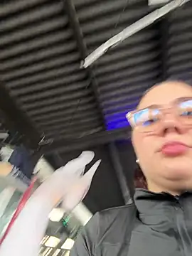 Snapshot of isarhodes_ chatting on October 21, 2025, 7:25 pm isarhodes  online show from October 21, 2025, 7:25 pm