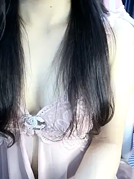 Snapshot of _Linez_ chatting on October 3, 2025, 4:59 pm  Linez  online show from October 3, 2025, 4:59 pm