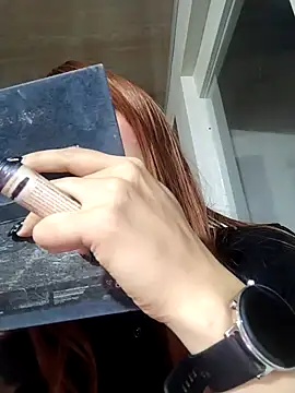 Snapshot of taaylor33 chatting on January 1, 2025, 4:50 am taaylor33 online show from January 1, 2025, 4:50 am