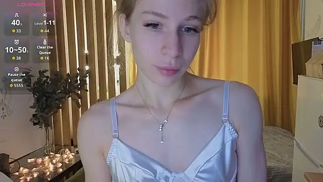Snapshot of Elis_Fox chatting on October 12, 2025, 8:13 am Elis Fox online show from October 12, 2025, 8:13 am