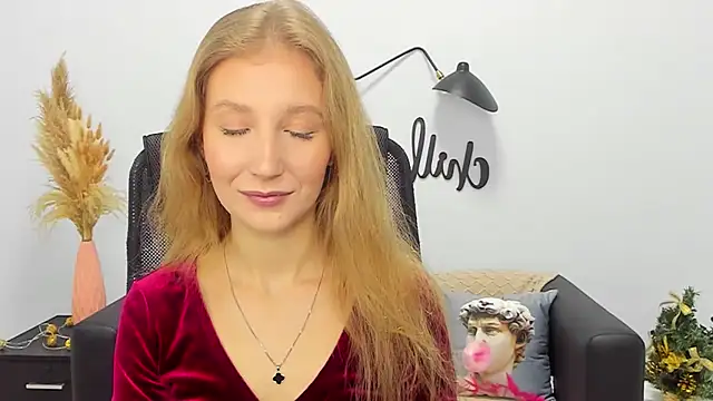 Snapshot of LolaWilsons chatting on January 6, 2025, 10:13 am LolaWilsons online show from January 6, 2025, 10:13 am