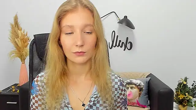 Snapshot of LolaWilsons chatting on January 7, 2025, 2:19 pm LolaWilsons online show from January 7, 2025, 2:19 pm