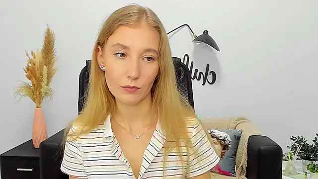 Snapshot of LolaWilsons chatting on January 11, 2025, 11:23 am LolaWilsons online show from January 11, 2025, 11:23 am