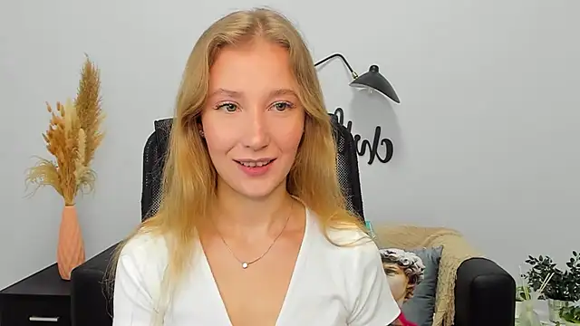 Snapshot of LolaWilsons chatting on January 16, 2025, 6:14 am LolaWilsons online show from January 16, 2025, 6:14 am