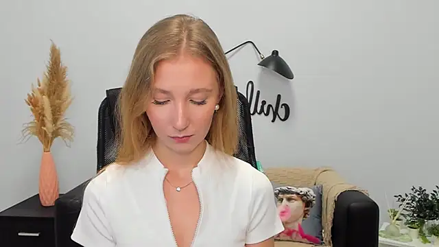 Snapshot of LolaWilsons chatting on January 28, 2025, 1:59 pm LolaWilsons online show from January 28, 2025, 1:59 pm