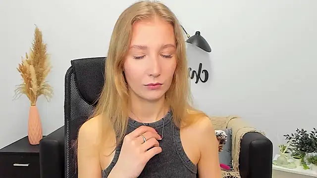 Snapshot of LolaWilsons chatting on January 29, 2025, 6:22 am LolaWilsons online show from January 29, 2025, 6:22 am