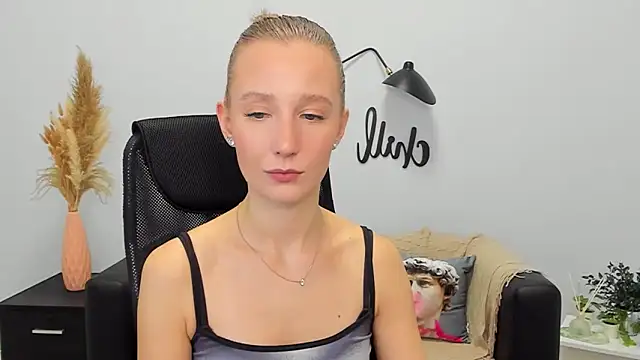 Snapshot of LolaWilsons chatting on January 31, 2025, 9:27 am LolaWilsons online show from January 31, 2025, 9:27 am