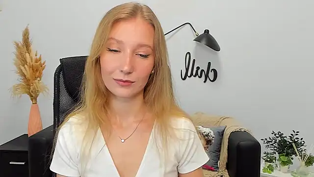 Snapshot of LolaWilsons chatting on February 19, 2025, 9:17 am LolaWilsons online show from February 19, 2025, 9:17 am