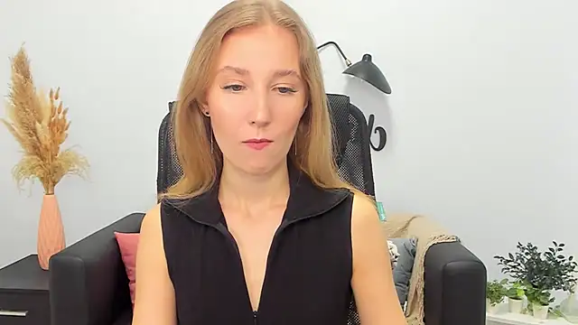 Snapshot of LolaWilsons chatting on February 26, 2025, 6:15 am LolaWilsons online show from February 26, 2025, 6:15 am