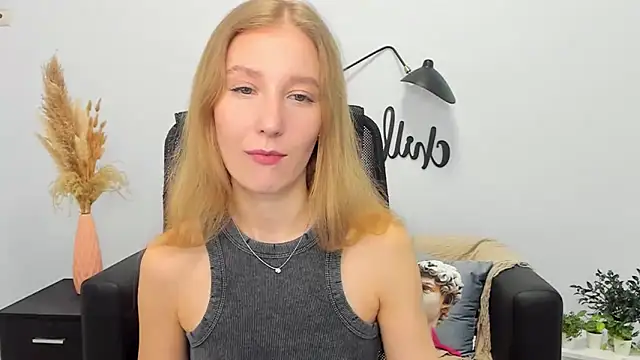 Snapshot of LolaWilsons chatting on March 10, 2025, 7:42 am LolaWilsons online show from March 10, 2025, 7:42 am