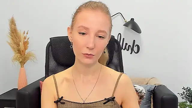 Snapshot of LolaWilsons chatting on March 21, 2025, 6:16 am LolaWilsons online show from March 21, 2025, 6:16 am