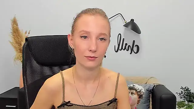 Snapshot of LolaWilsons chatting on March 21, 2025, 12:28 pm LolaWilsons online show from March 21, 2025, 12:28 pm