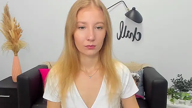 Snapshot of LolaWilsons chatting on September 19, 2025, 6:15 am LolaWilsons online show from September 19, 2025, 6:15 am