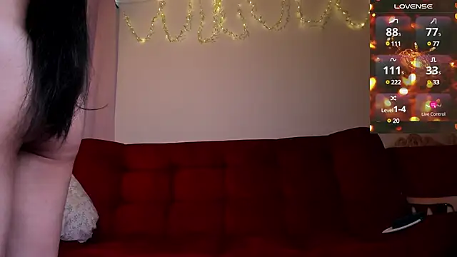 Snapshot of ohpetitemuse chatting on February 26, 2025, 7:49 pm ohpetitemuse online show from February 26, 2025, 7:49 pm