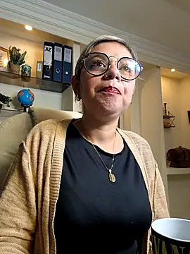 Snapshot of Cata_Office-12 chatting on March 3, 2025, 2:59 pm Cata Office-12 online show from March 3, 2025, 2:59 pm