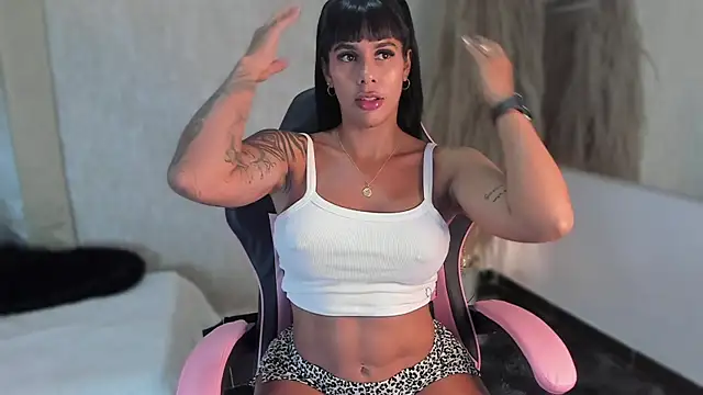 Snapshot of Cleopatra_Fit chatting on January 11, 2025, 6:33 pm Cleopatra Fit online show from January 11, 2025, 6:33 pm