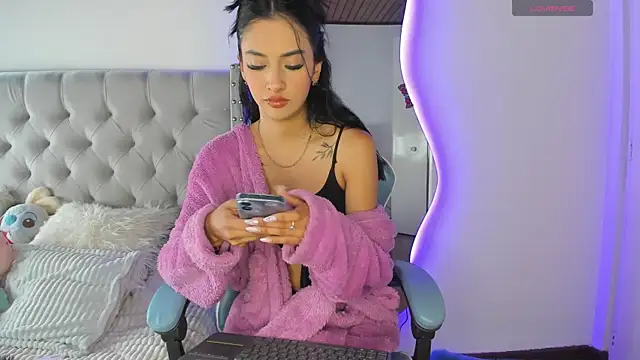 Snapshot of Violet_Rost chatting on February 10, 2025, 2:05 pm Violet Rost online show from February 10, 2025, 2:05 pm