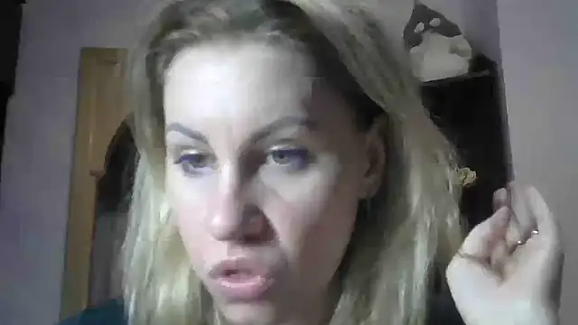 Snapshot of TherestlessKitty chatting on February 3, 2025, 8:13 am TherestlessKitty online show from February 3, 2025, 8:13 am