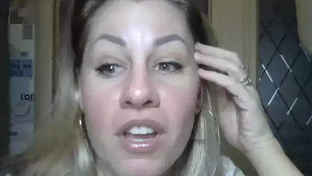 Snapshot of TherestlessKitty chatting on February 27, 2025, 5:24 am TherestlessKitty online show from February 27, 2025, 5:24 am