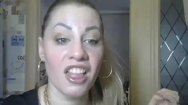 Snapshot of TherestlessKitty chatting on March 17, 2025, 6:07 am TherestlessKitty online show from March 17, 2025, 6:07 am