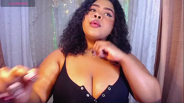 Snapshot of Ana_off_alana chatting on October 14, 2025, 11:05 pm Ana off alana online show from October 14, 2025, 11:05 pm