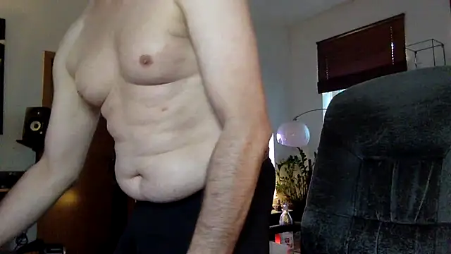 Snapshot of tomz0819 chatting on September 27, 2025, 12:32 pm tomz0819 online show from September 27, 2025, 12:32 pm