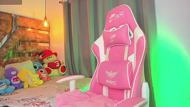 Snapshot of Mia_coxx1 chatting on January 26, 2025, 10:12 am Mia coxx1 online show from January 26, 2025, 10:12 am