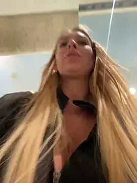 Snapshot of Sweet___Emily chatting on March 10, 2025, 1:32 pm Sweet   Emily online show from March 10, 2025, 1:32 pm