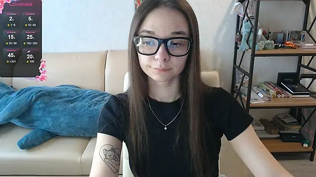 Snapshot of Amarieni chatting on December 6, 2024, 11:33 am Amarieni online show from December 6, 2024, 11:33 am