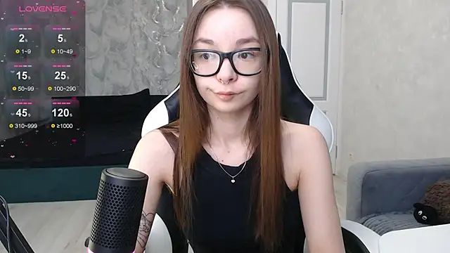 Snapshot of Amarieni chatting on February 17, 2025, 12:16 pm Amarieni online show from February 17, 2025, 12:16 pm