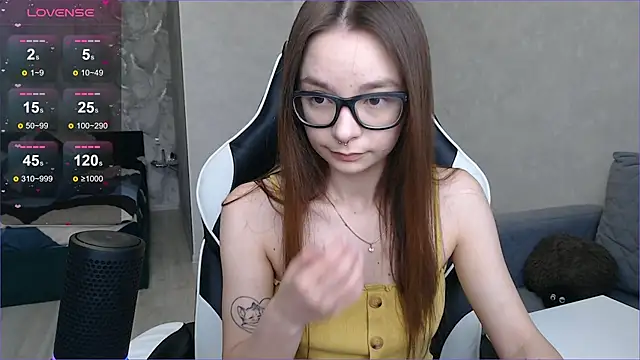 Snapshot of Amarieni chatting on March 5, 2025, 12:55 pm Amarieni online show from March 5, 2025, 12:55 pm