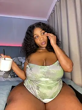 Snapshot of HugeMassiveBooty chatting on September 30, 2025, 10:59 pm HugeMassiveBooty online show from September 30, 2025, 10:59 pm
