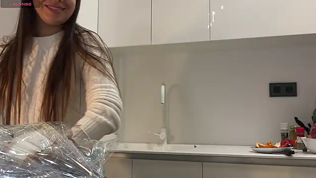 Snapshot of Mika_Miller chatting on December 21, 2024, 3:47 am Mika Miller online show from December 21, 2024, 3:47 am