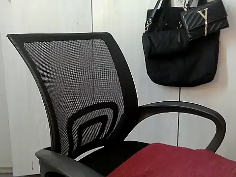 Snapshot of Destiny_Desire chatting on September 26, 2025, 1:59 pm Destiny Desire online show from September 26, 2025, 1:59 pm