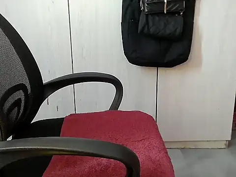 Snapshot of Destiny_Desire chatting on October 4, 2025, 10:57 am Destiny Desire online show from October 4, 2025, 10:57 am