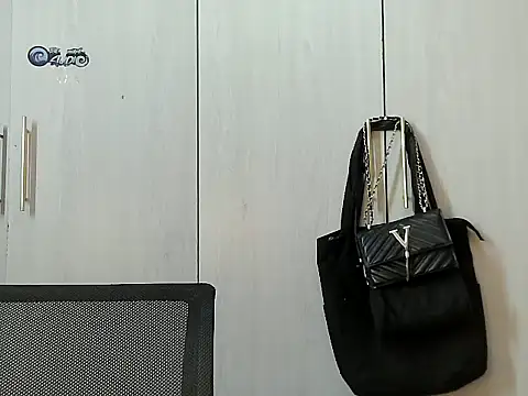 Snapshot of Destiny_Desire chatting on October 13, 2025, 6:52 pm Destiny Desire online show from October 13, 2025, 6:52 pm