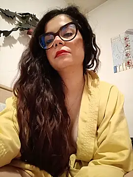 Snapshot of Saturnia_Yvonne chatting on March 8, 2025, 11:39 pm Saturnia Yvonne online show from March 8, 2025, 11:39 pm