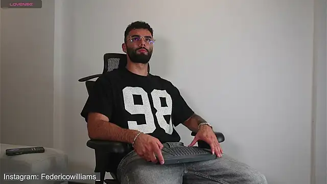 Snapshot of Derek_w chatting on September 23, 2025, 4:59 am Derek w online show from September 23, 2025, 4:59 am