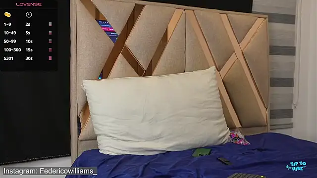 Snapshot of Derek_w chatting on October 31, 2025, 4:57 am Derek w online show from October 31, 2025, 4:57 am