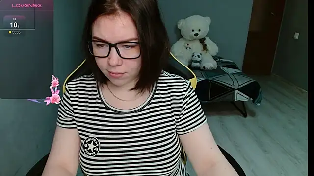 Snapshot of Emily_Amorre chatting on October 6, 2025, 1:14 am Emily Amorre online show from October 6, 2025, 1:14 am