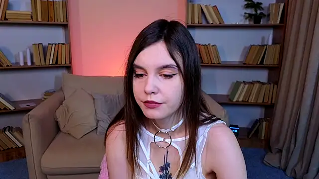 Snapshot of SusieMorris chatting on January 25, 2025, 1:54 am SusieMorris online show from January 25, 2025, 1:54 am