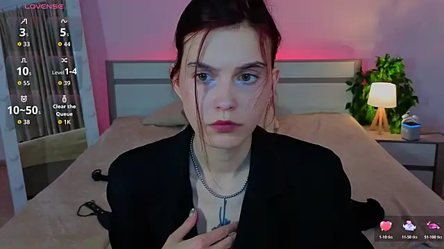 Snapshot of SusieMorris chatting on November 10, 2025, 9:41 am SusieMorris online show from November 10, 2025, 9:41 am