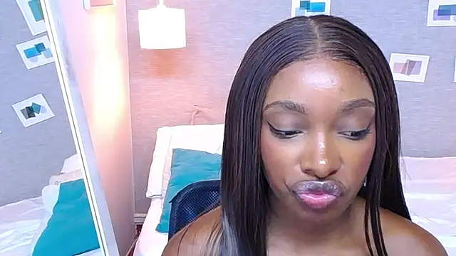 Snapshot of Shamiraa_moore chatting on March 18, 2025, 4:37 pm Shamiraa moore online show from March 18, 2025, 4:37 pm