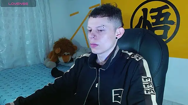 Snapshot of Matthew_Boy_ chatting on February 17, 2025, 1:32 pm Matthew Boy  online show from February 17, 2025, 1:32 pm