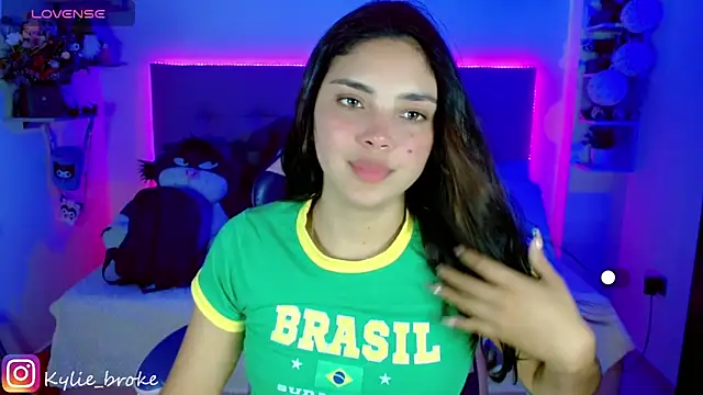 Snapshot of Kylie_brokee chatting on December 27, 2024, 12:07 am Kylie brokee online show from December 27, 2024, 12:07 am